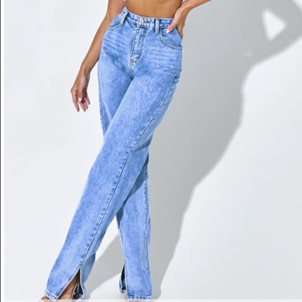 Light Blue Wash Hem Jeans -Prettylittlething